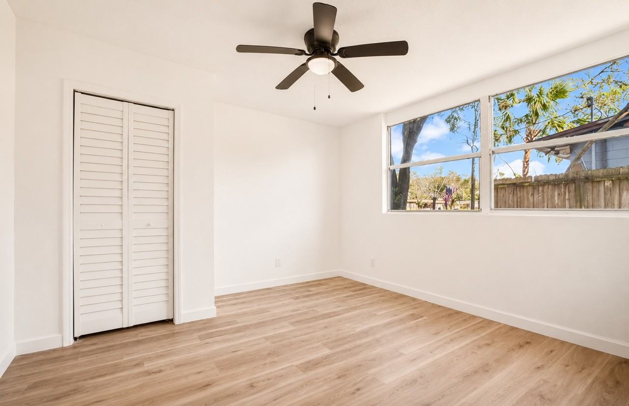 5252 Santa Monica Blvd N - Photo 6 of 9