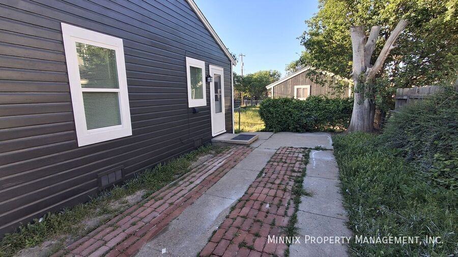 2608 6th Ave - Photo 3 of 17