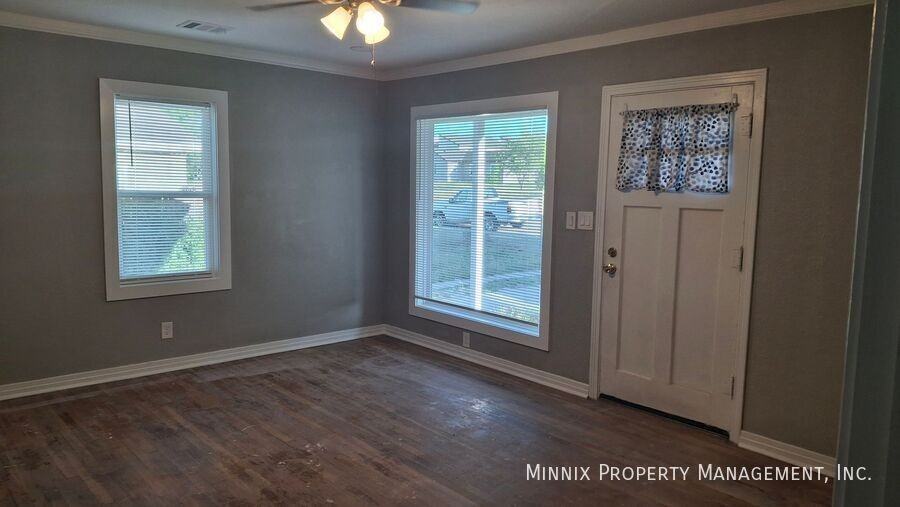 2608 6th Ave - Photo 4 of 17