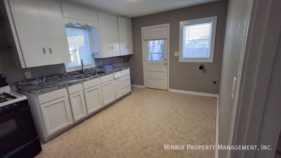 2608 6th Ave - Photo 6 of 17