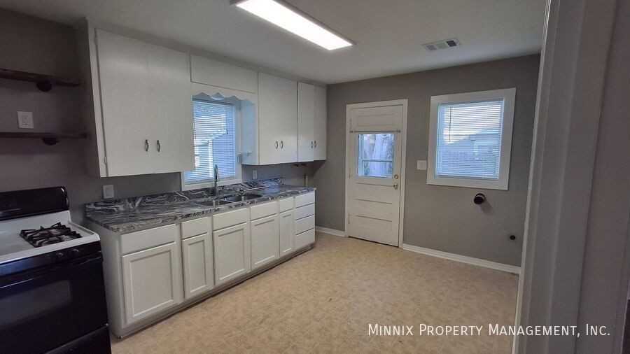 2608 6th Ave - Photo 7 of 17
