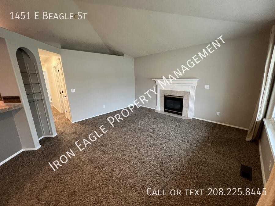 1451 E Beagle St - Photo 3 of 24