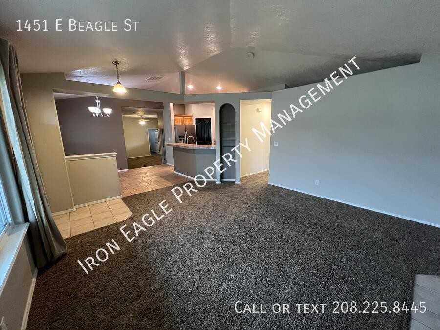 1451 E Beagle St - Photo 4 of 24