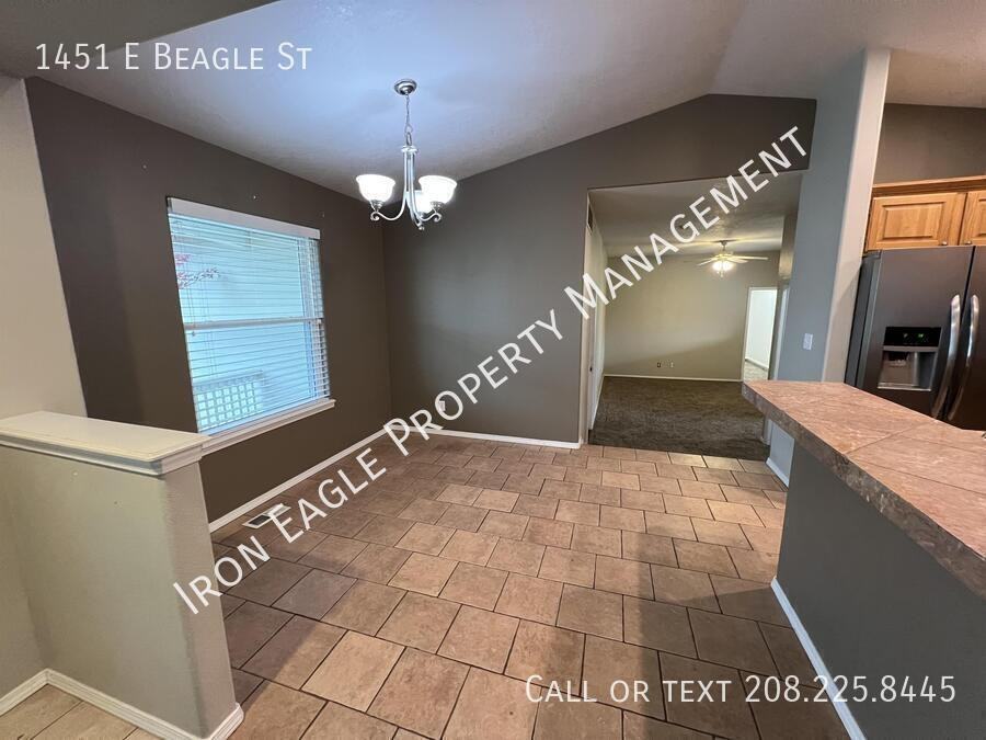 1451 E Beagle St - Photo 5 of 24