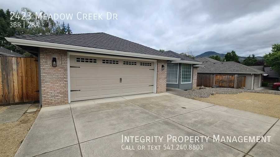 2423 Meadow Creek Dr - Photo 2 of 25