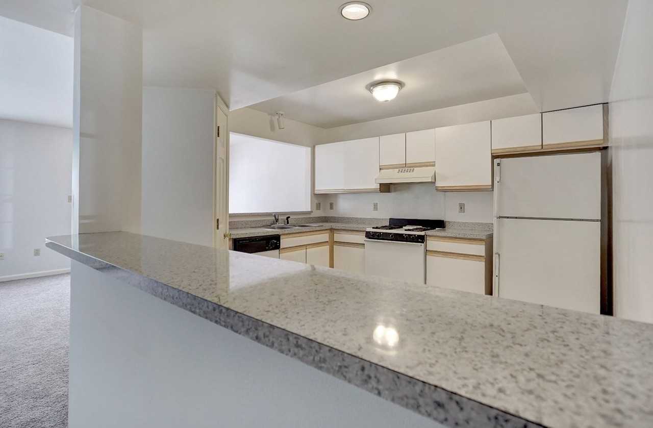 1940 Daybreak Cir - Photo 6 of 16