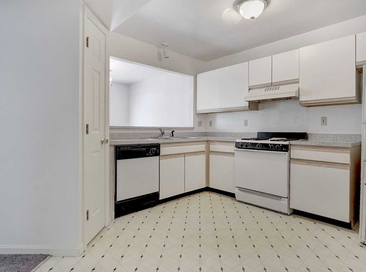 1940 Daybreak Cir - Photo 7 of 16