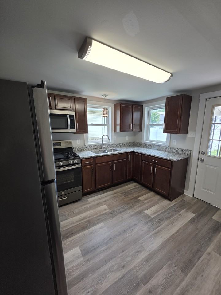 416 Pleasant Street - Photo 3 of 6