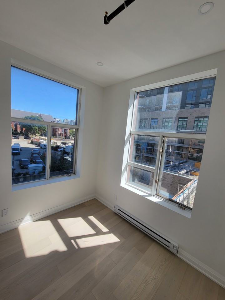 144 King Street West #306 - Photo 4 of 10