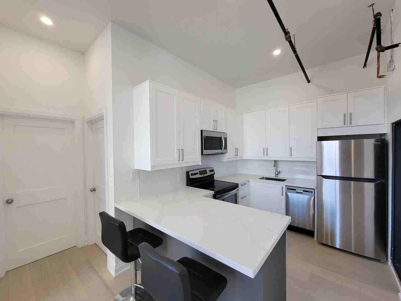 144 King Street West #306 - Photo 2 of 10