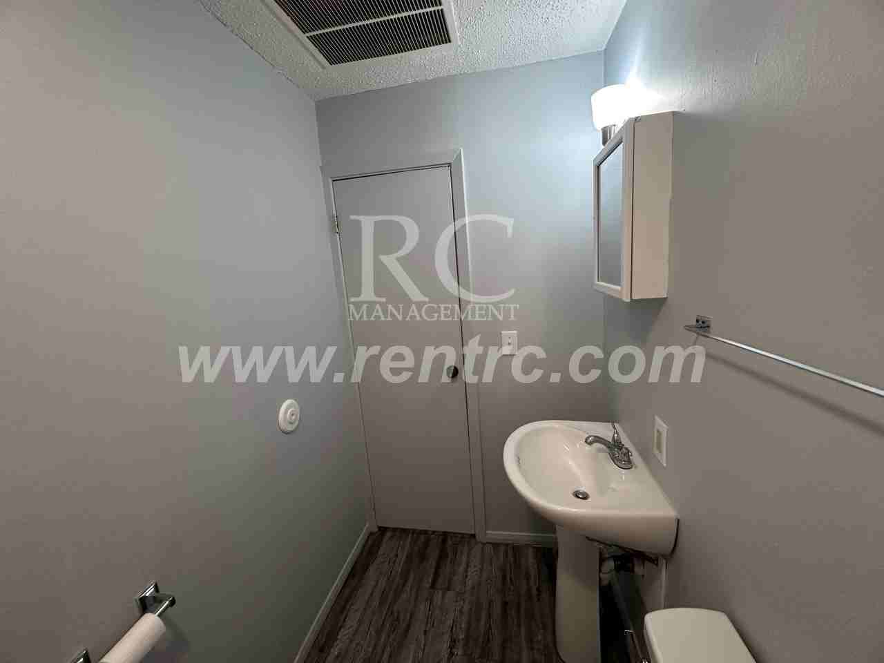 1402 E Main St #E - Photo 4 of 10