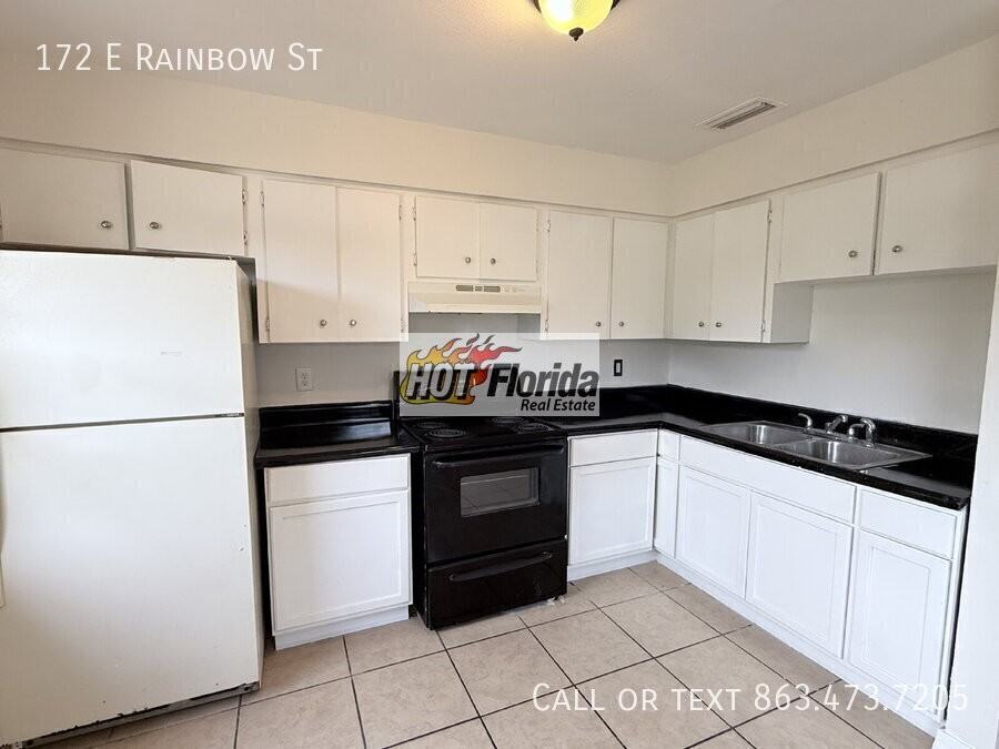 172 E Rainbow St - Photo 3 of 12