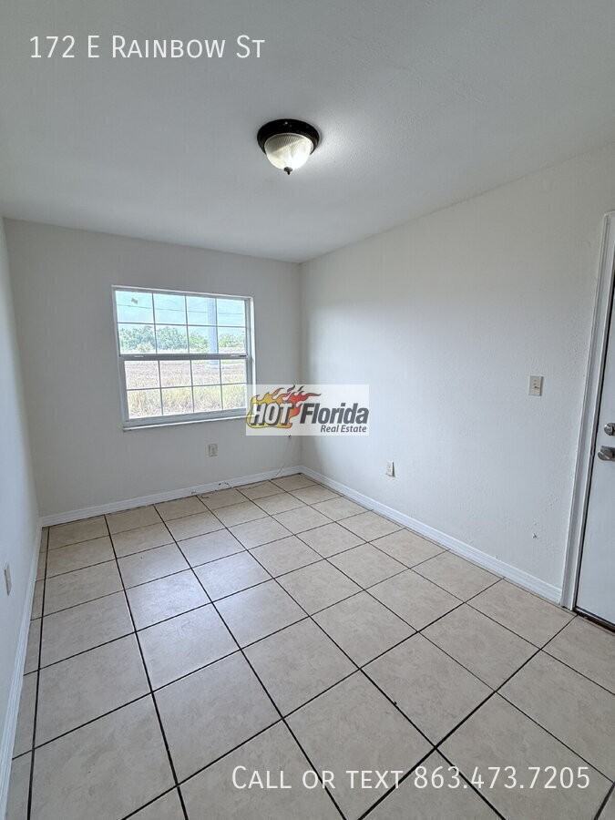 172 E Rainbow St - Photo 6 of 11