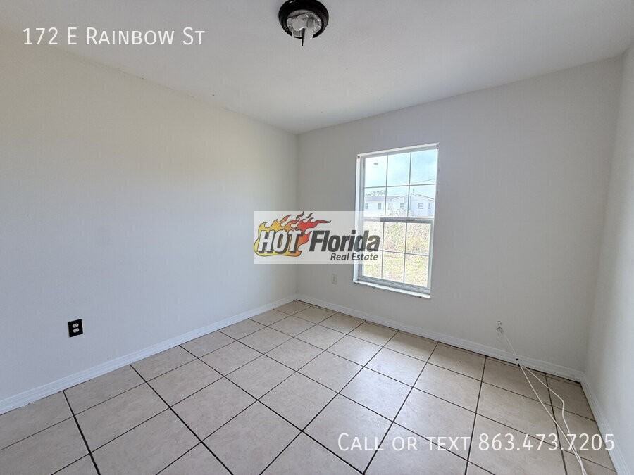 172 E Rainbow St - Photo 7 of 11