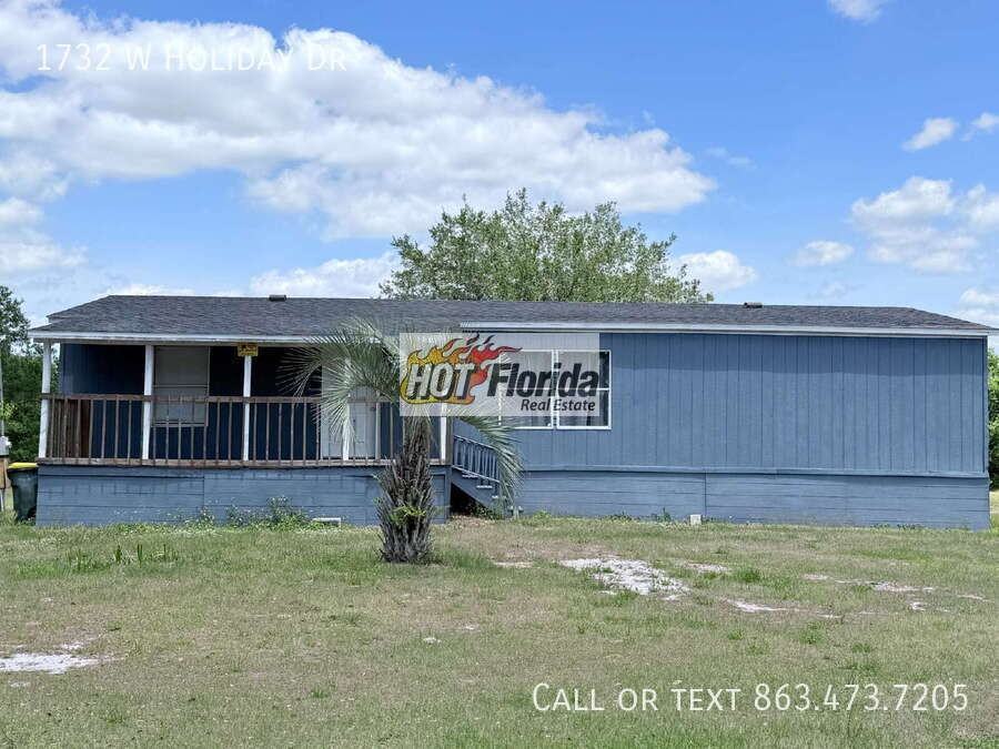 1732 W Holiday Dr