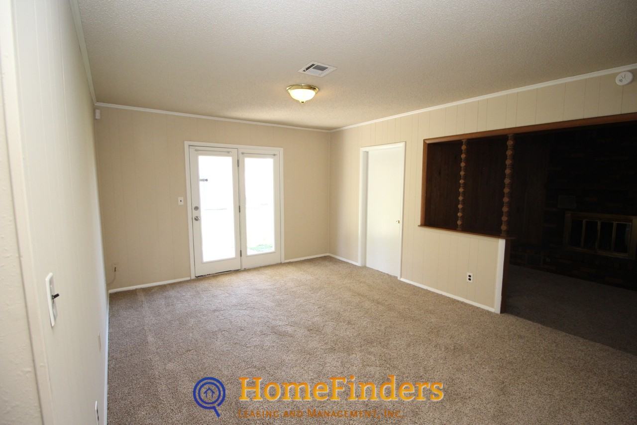606 N Village Ave - Photo 3 of 16