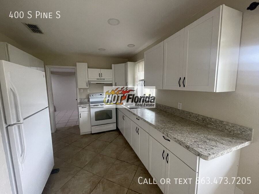 400 S Pine Ave - Photo 2 of 11