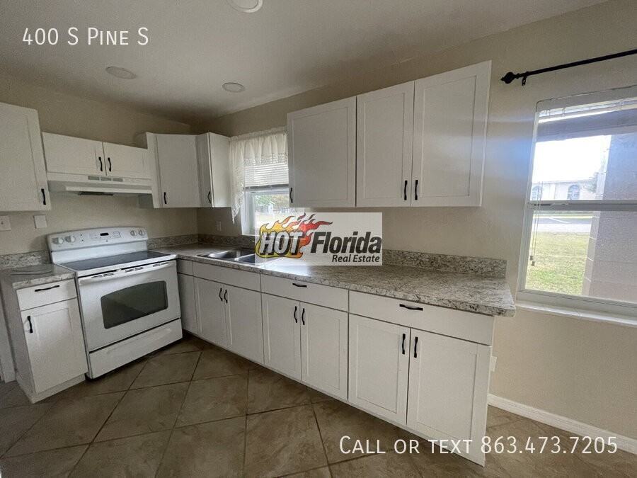 400 S Pine Ave - Photo 3 of 11