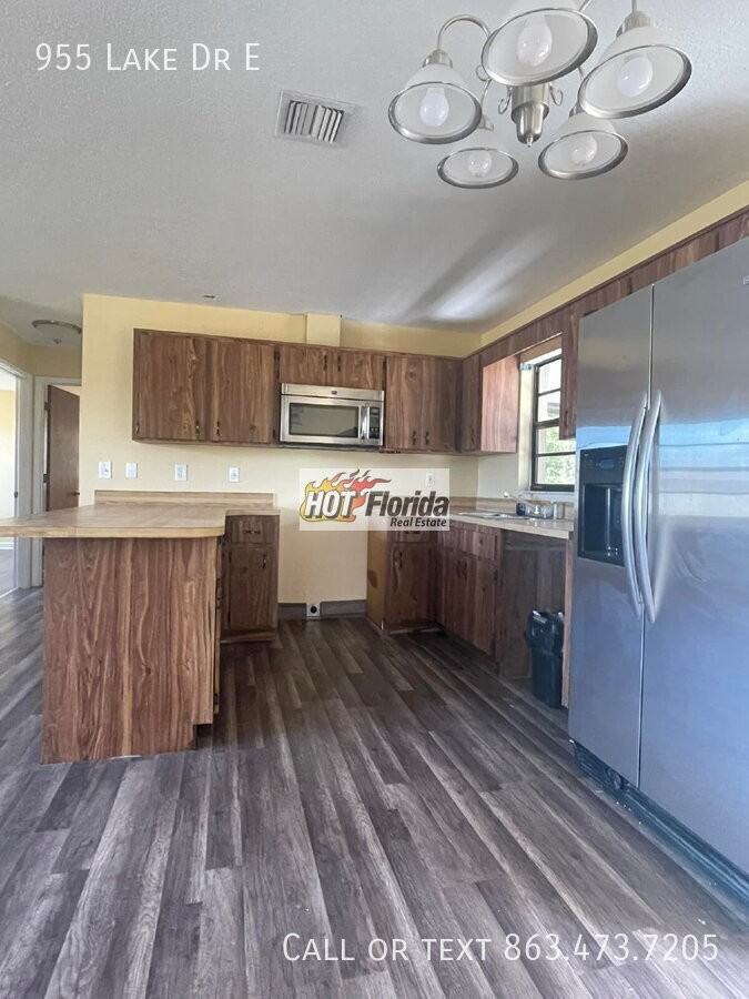 955 Lake Dr E - Photo 3 of 13