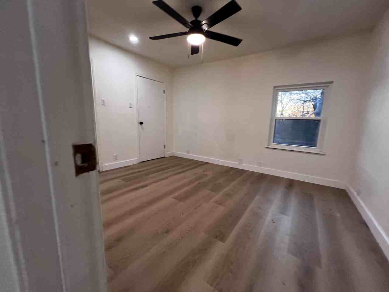 724 S Elm St #B - Photo 3 of 6