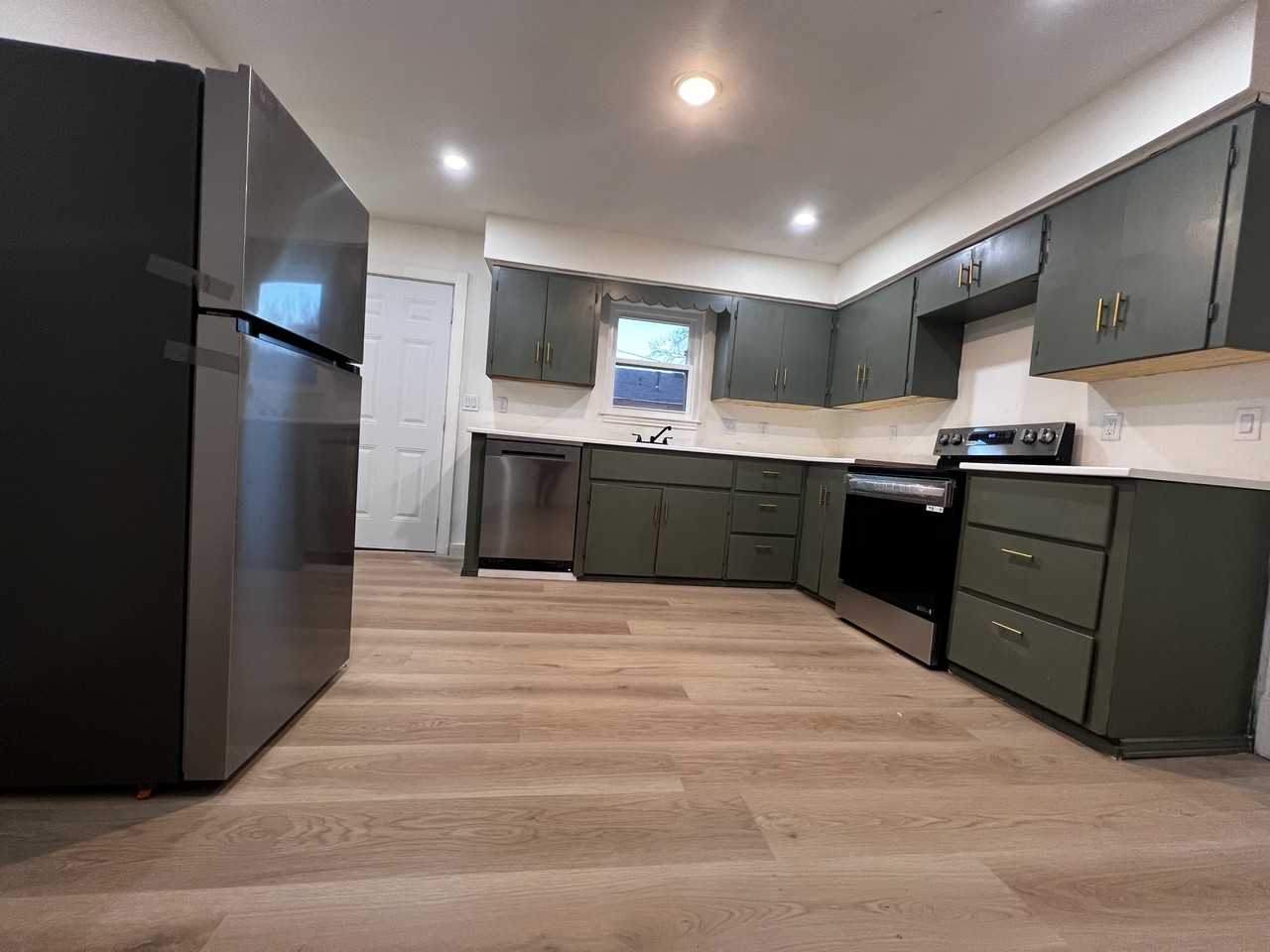 724 S Elm St #B - Photo 5 of 6