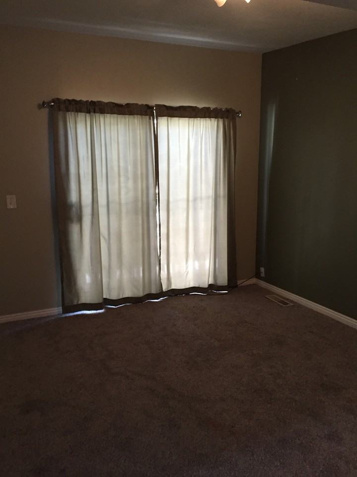389 E Meadow Rd - Photo 2 of 12
