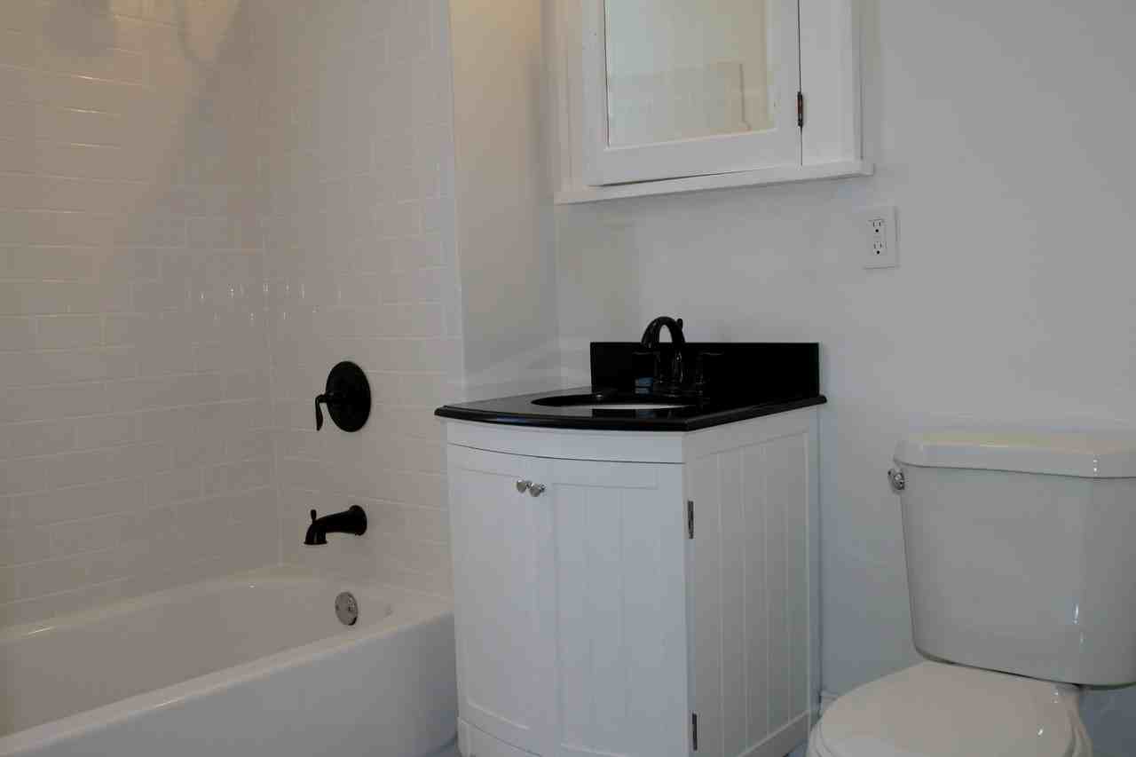 1411 Girard Ave N #1 - Photo 5 of 10