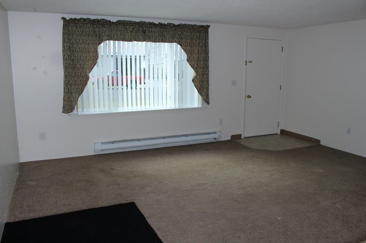 120 Sunset Cir - Photo 3 of 7