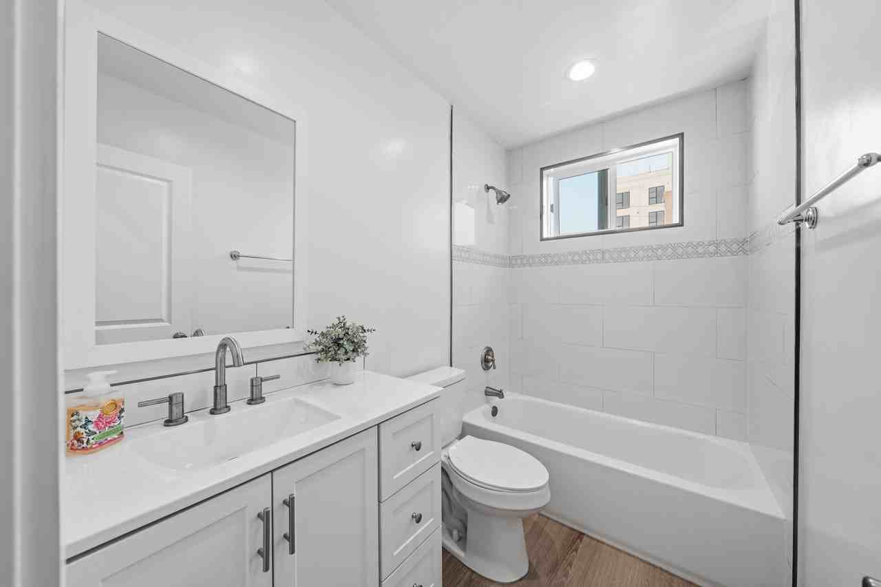 450 S Manhattan Pl #12 - Photo 2 of 10
