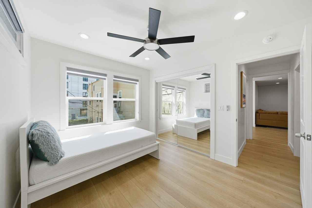 450 S Manhattan Pl #12 - Photo 4 of 10