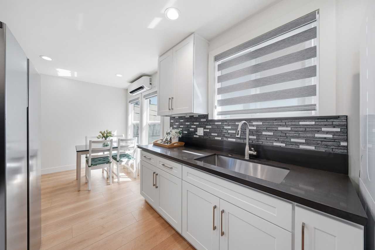 450 S Manhattan Pl #12 - Photo 6 of 10