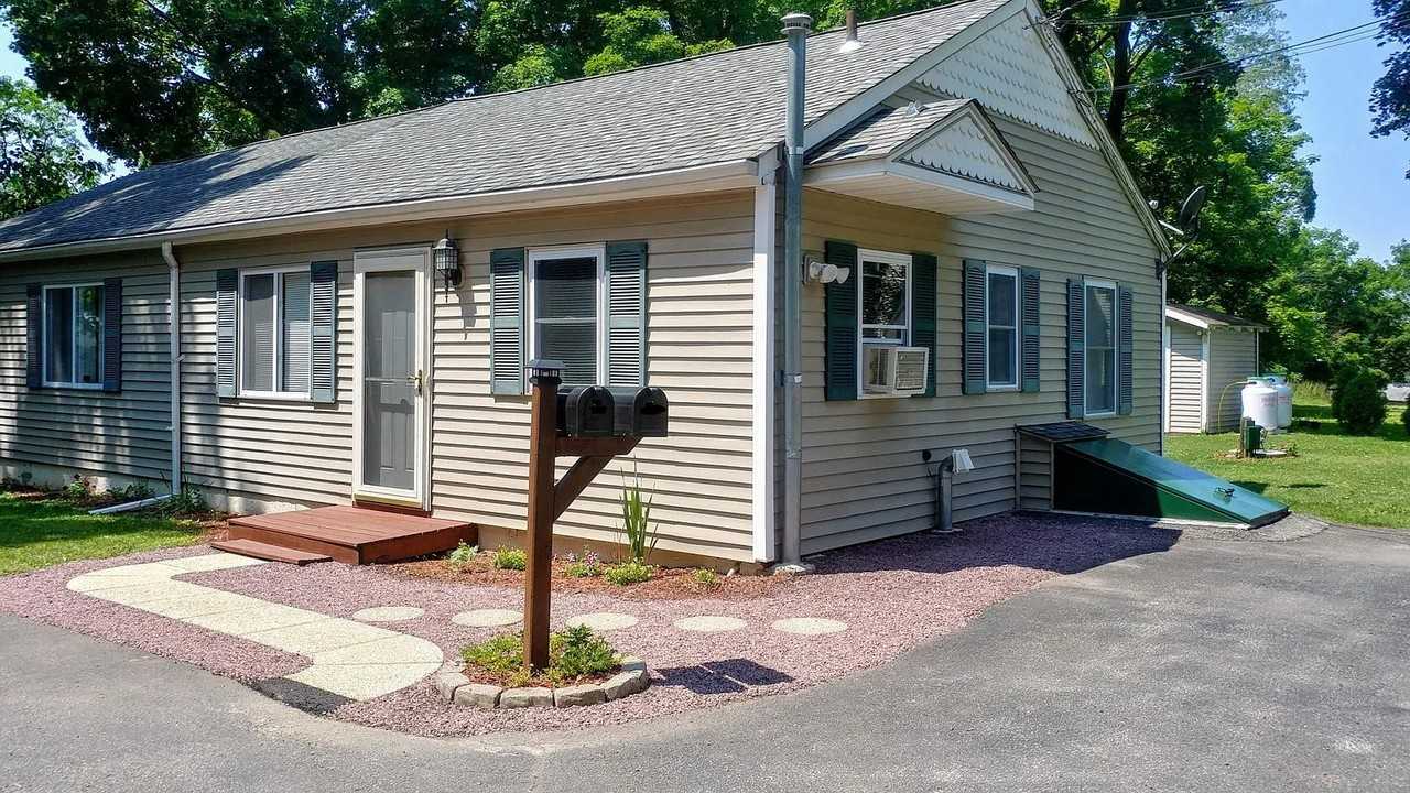 8 Prince St #B - Photo 2 of 17