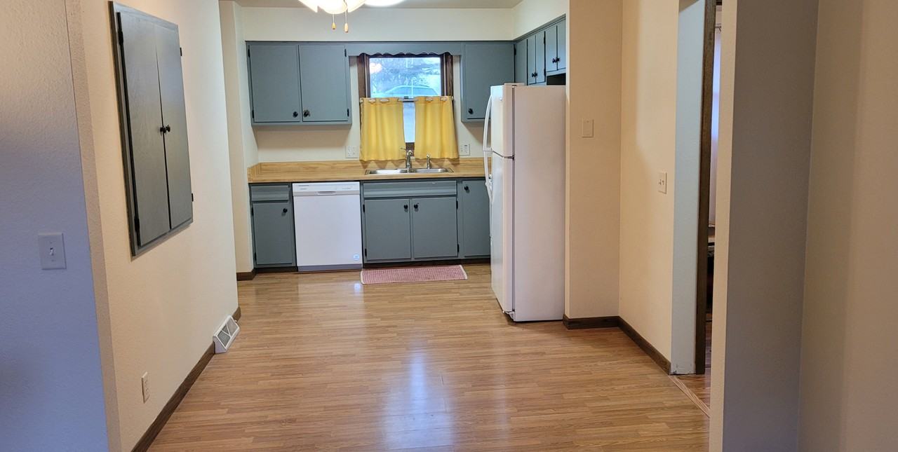 2733 Kellogg Ave #2 - Photo 2 of 8