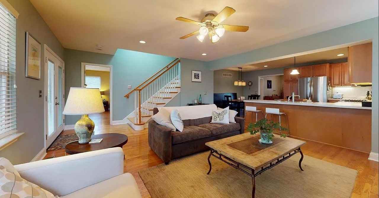 424 W Washington Ave #1 - Photo 3 of 10