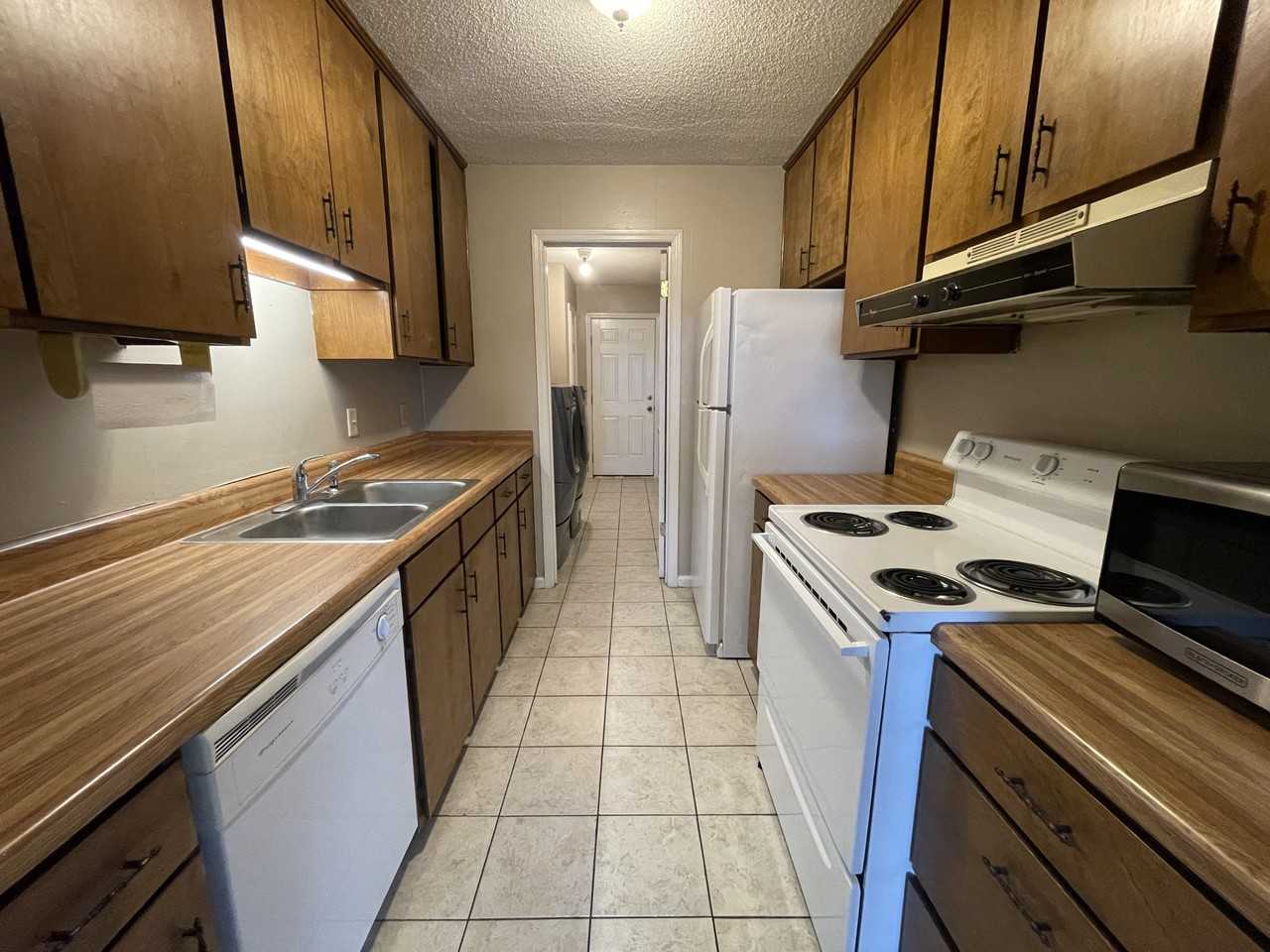 801 Robin Hood Trl #801B - Photo 2 of 5