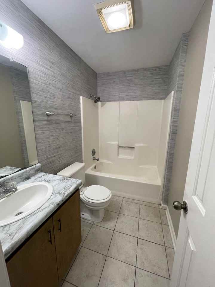 801 Robin Hood Trl #801B - Photo 3 of 5