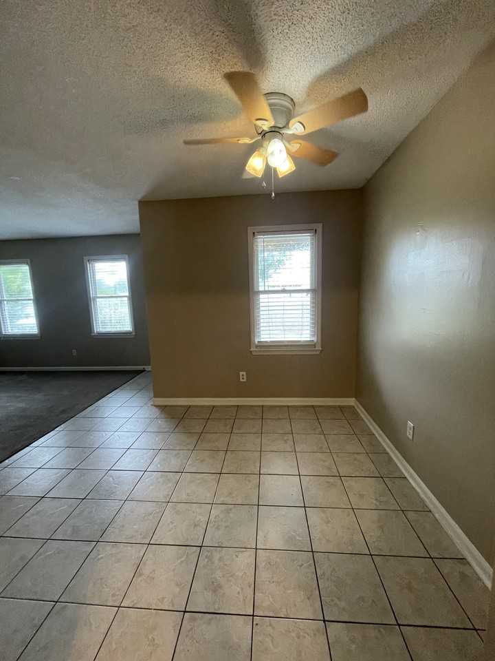 801 Robin Hood Trl #801B - Photo 4 of 5