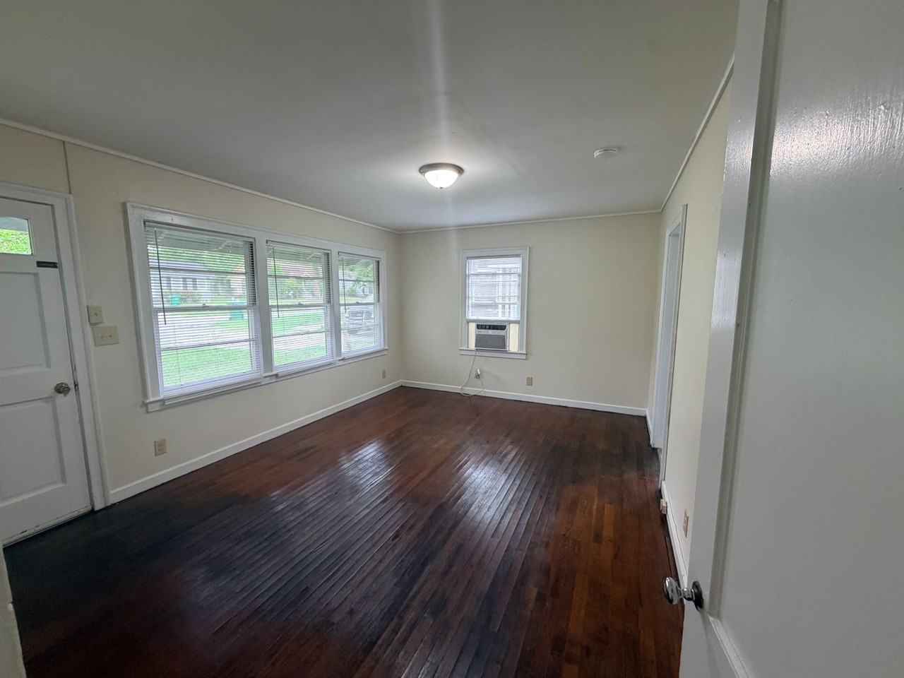 1701 N Troup St - Photo 3 of 23