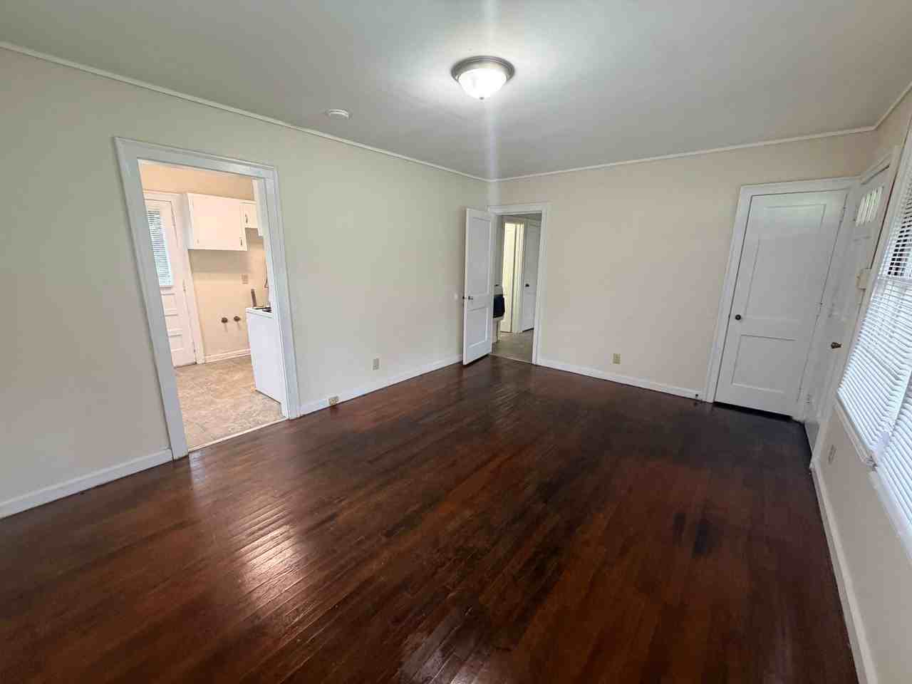 1701 N Troup St - Photo 4 of 23