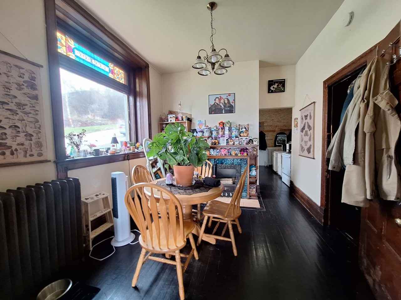 531 W 4th St #1 - Photo 5 of 19