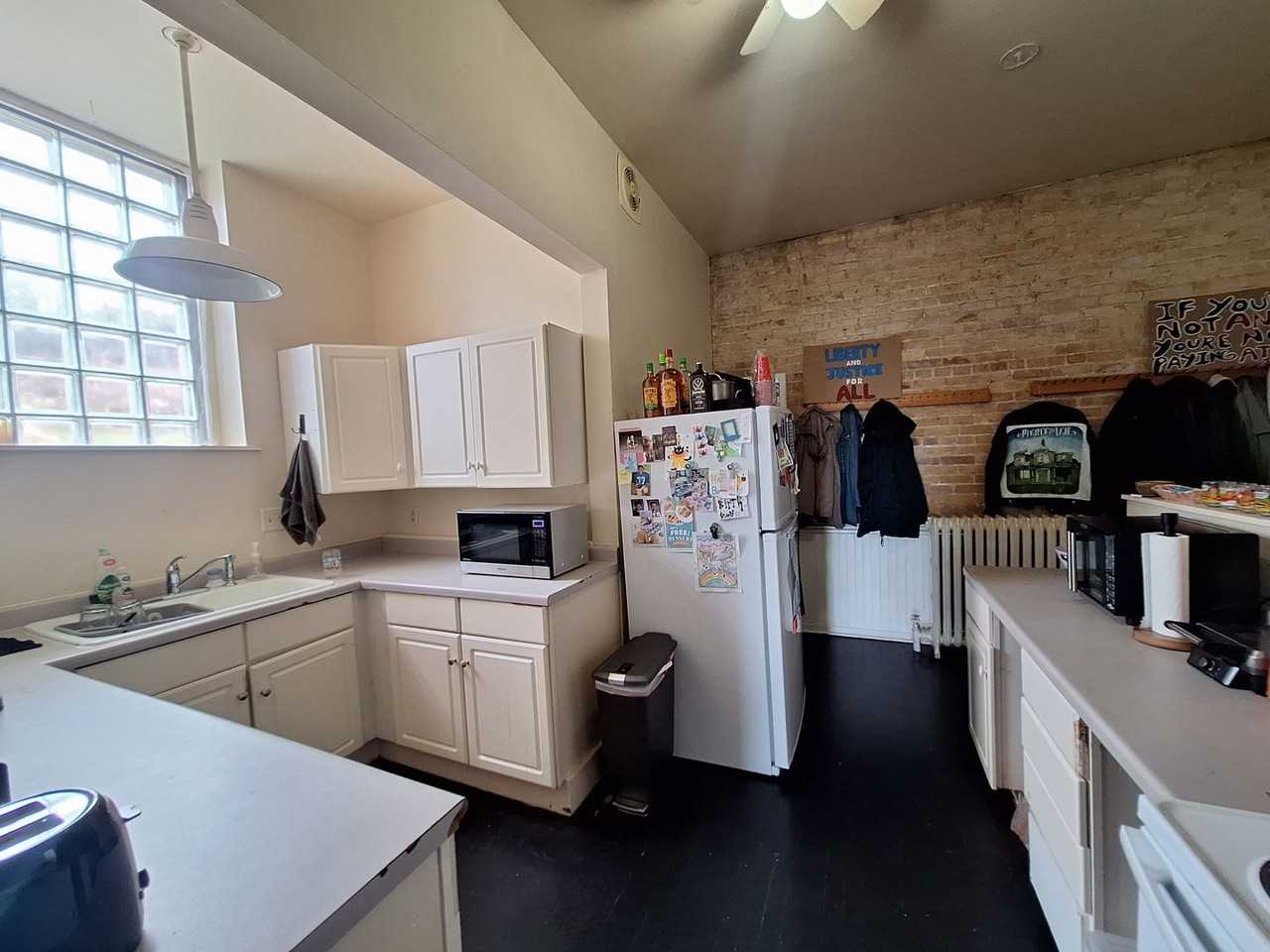 531 W 4th St #1 - Photo 6 of 19
