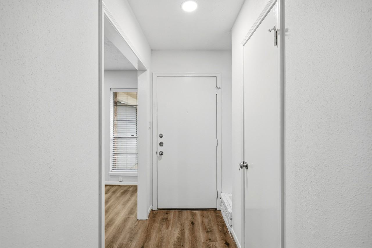 12931 Westella Dr #1 - Photo 4 of 27