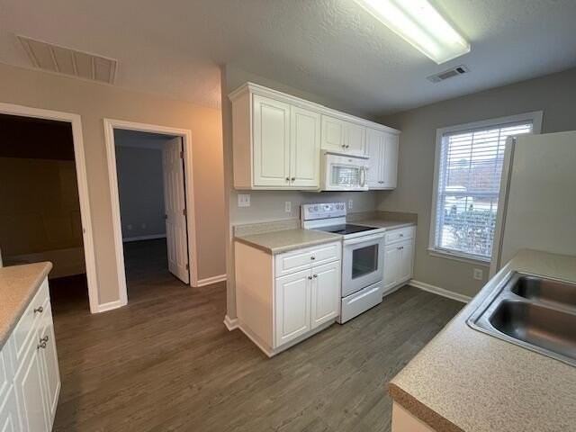 102 Bennington Ln - Photo 7 of 17
