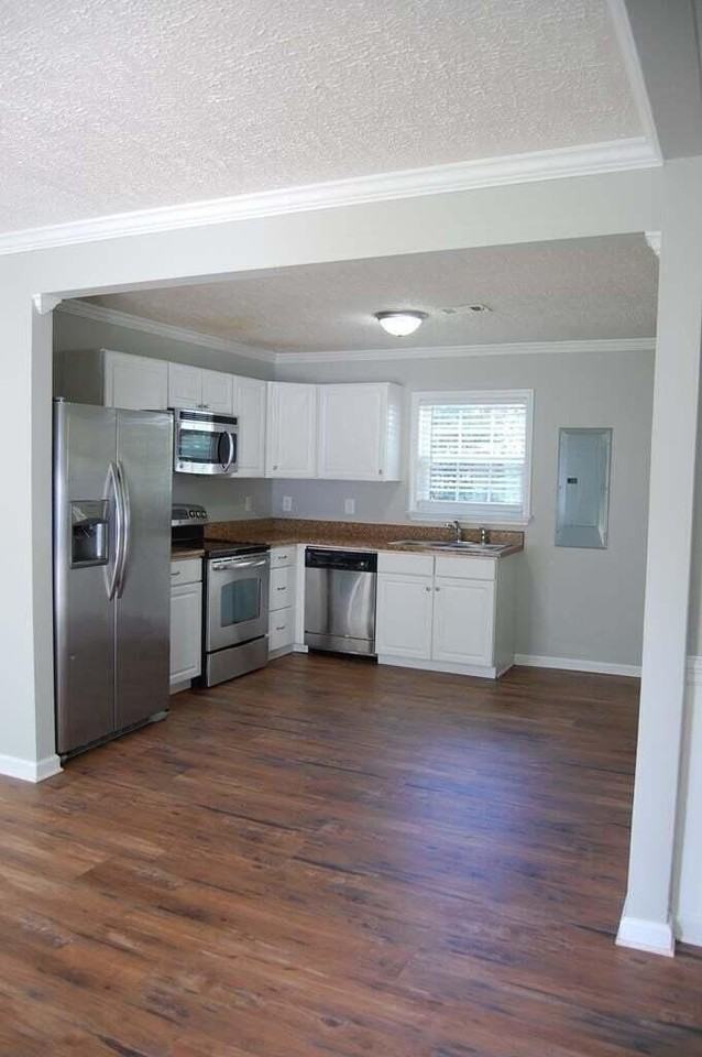 111 Smallridge St - Photo 2 of 23