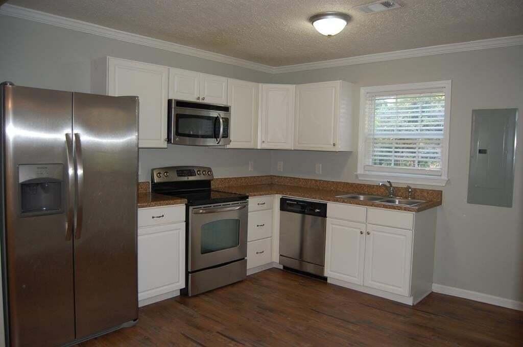 111 Smallridge St - Photo 3 of 23