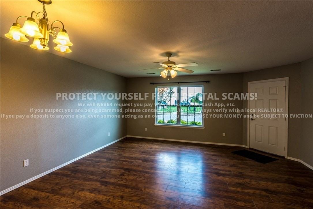 1137 S Holland Dr - Photo 3 of 13
