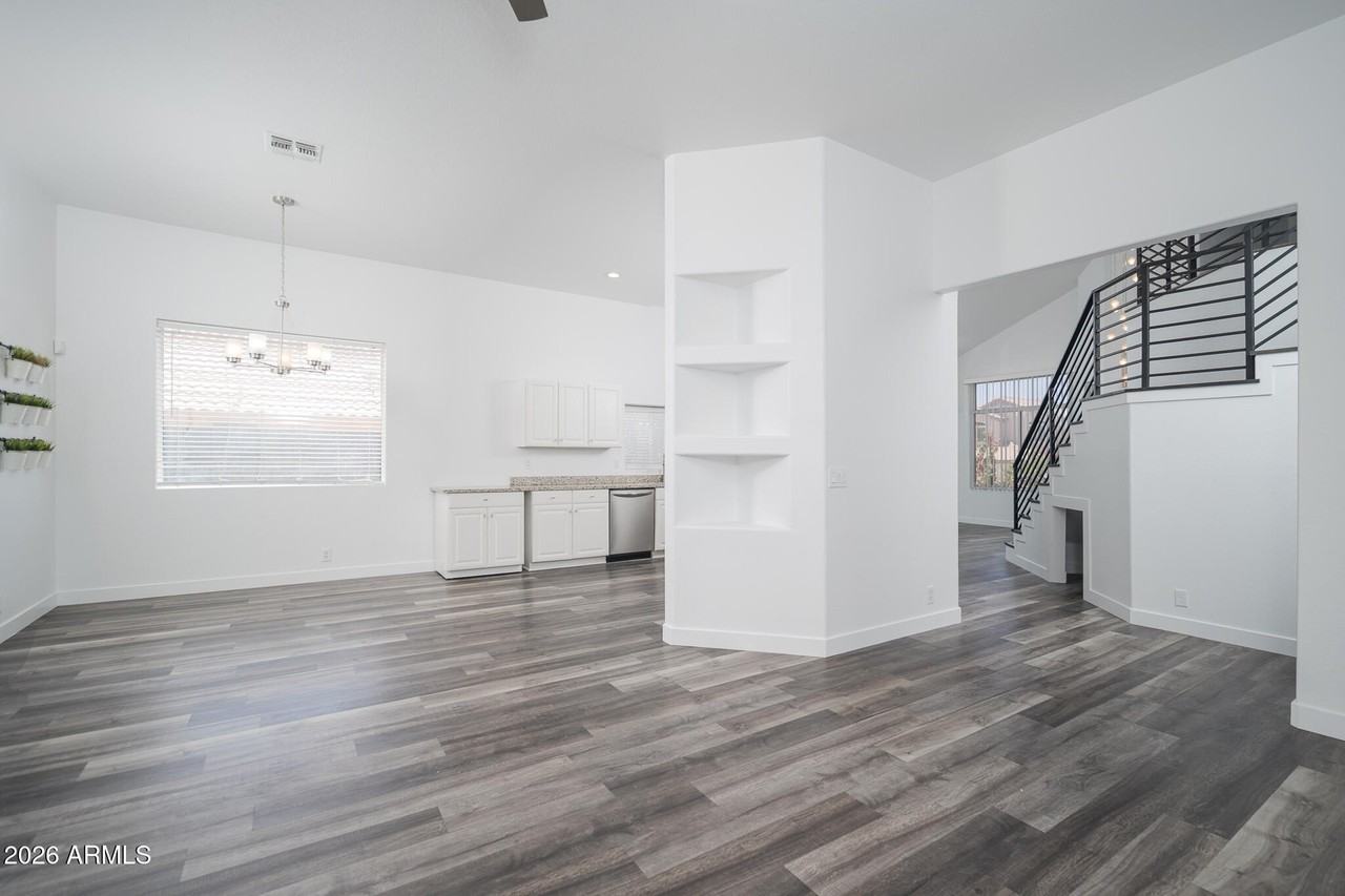 18031 N 15th Pl - Photo 6 of 26