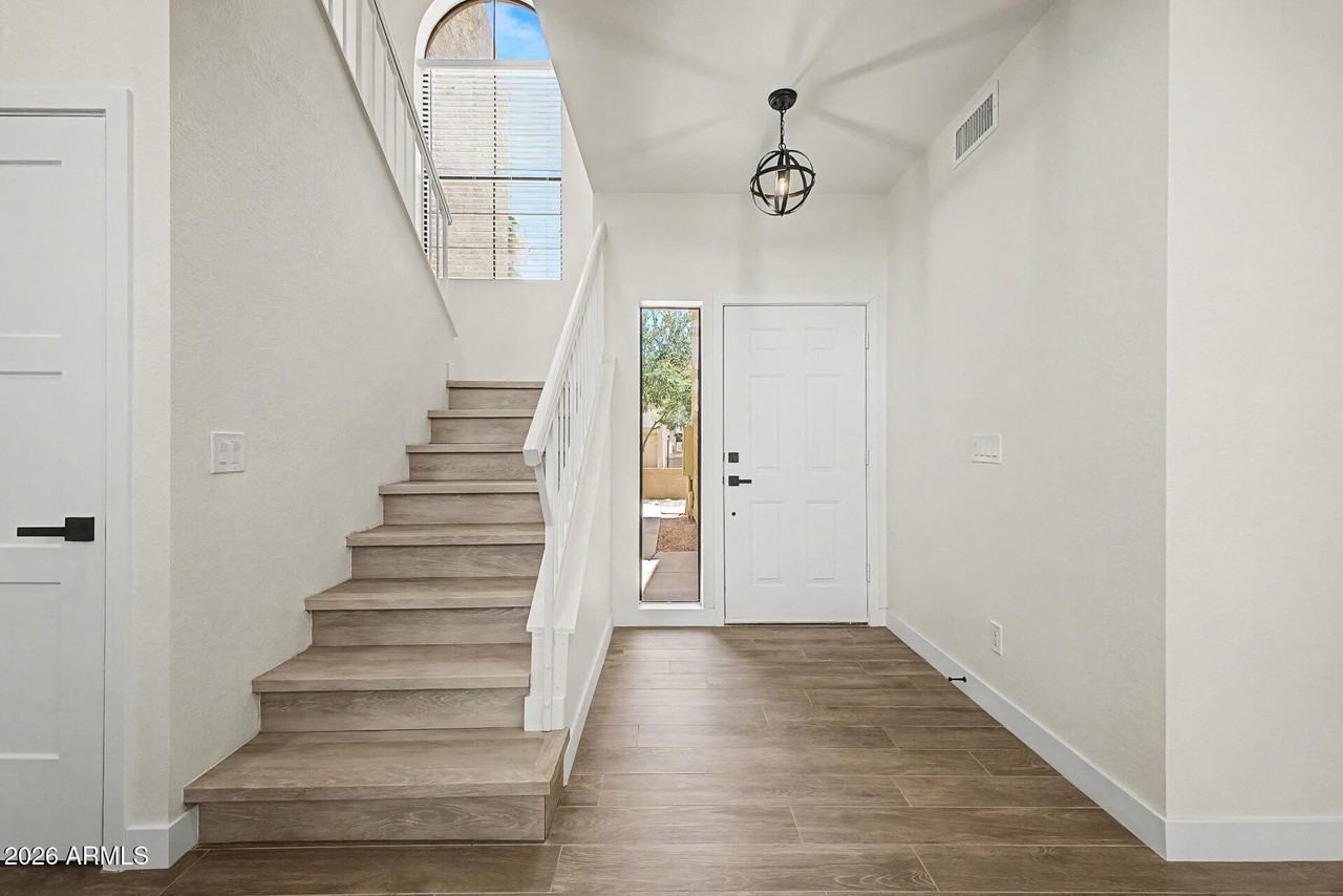 2084 N Sunset Dr - Photo 6 of 36