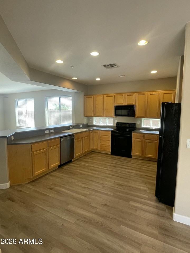41831 N Mill Creek Way - Photo 3 of 17