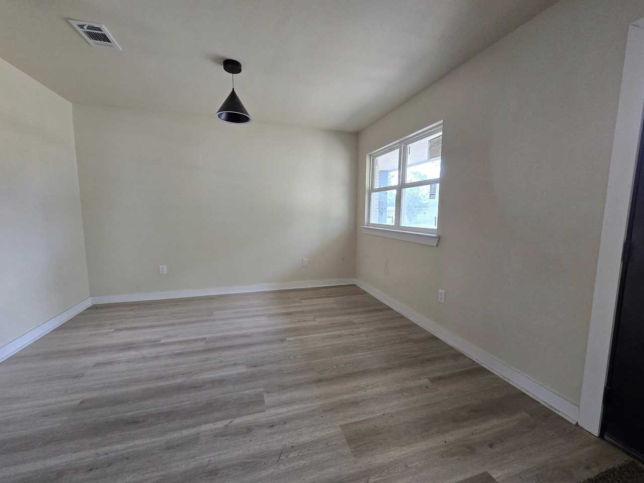 3435 Kenwood Dr - Photo 2 of 35